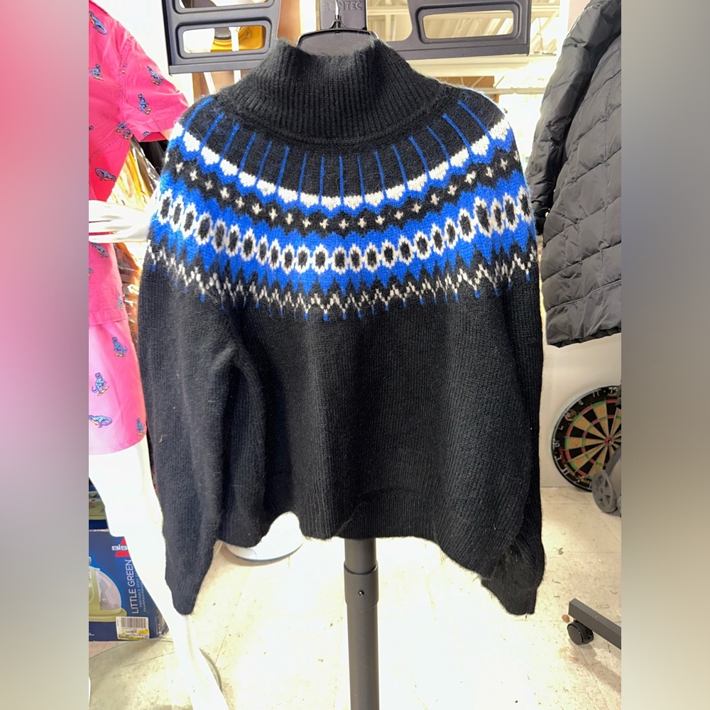 Ladies GAP Sweater.